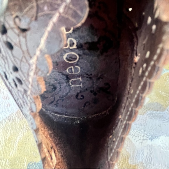 Neosens Rococo Tooled Brown Leather Mary Janes Spool Heel - Picture 13 of 14